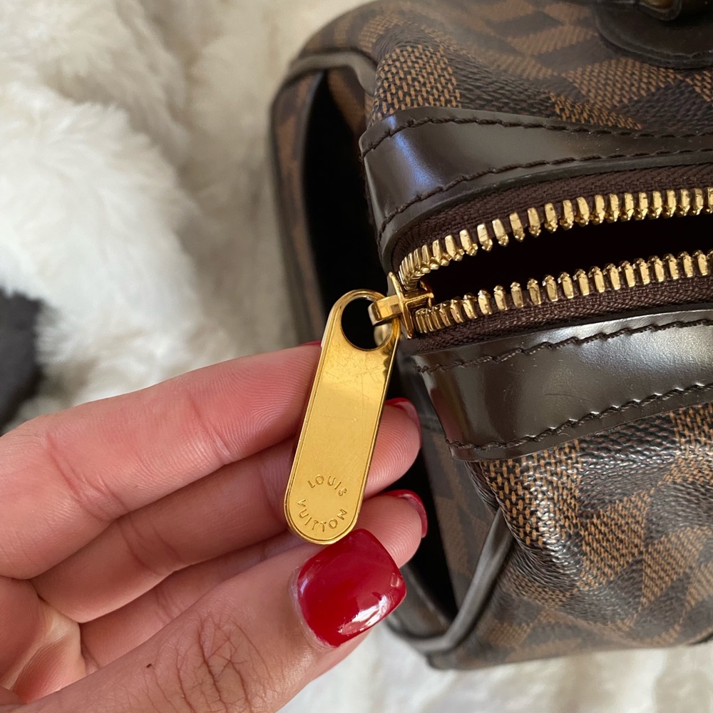 Discontinued Louis Vuitton Damier Ebene Berkeley Bag 
— a timeless classic - Picture 9 of 13